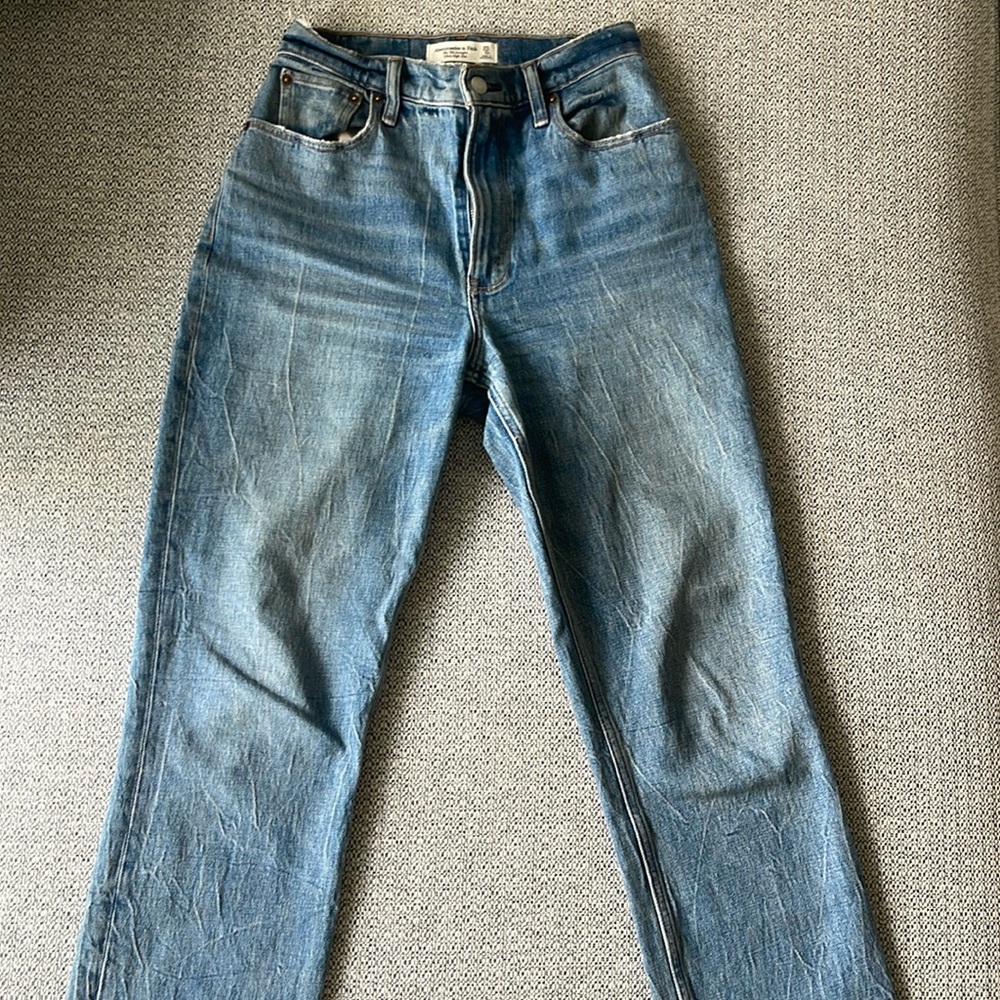 Abercrombie 90s Straight Ultra High Rise